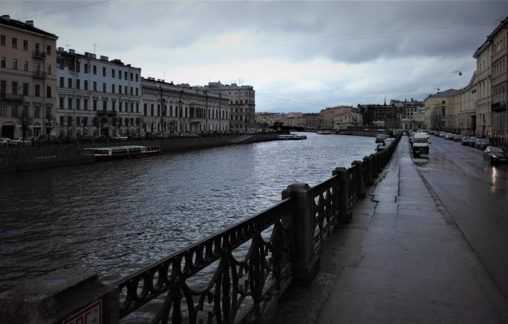 Venedig des Ostens: Seitenkanal in St. Petersburg. 