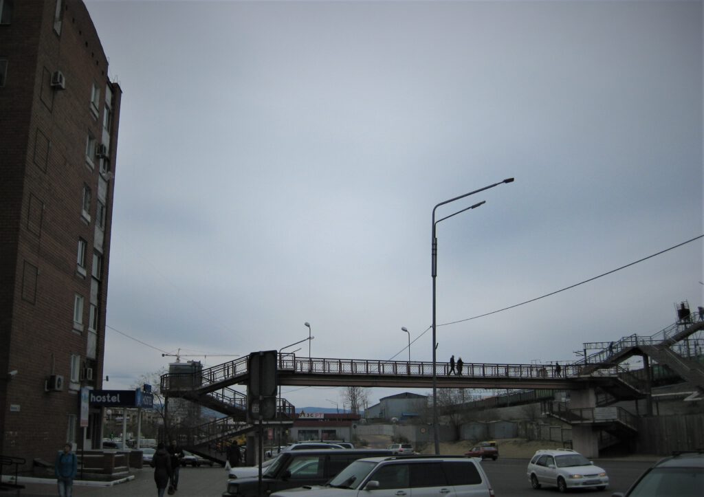 Brücke vom Hostel zum Bahnhof in Ulan-Ude