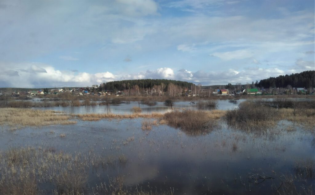 Geflutete Landschaft auf der Route nach Jekaterinburg. 