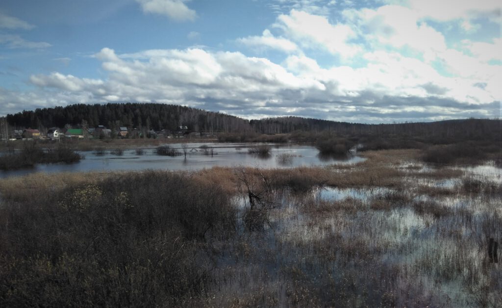 Überflutete Landschaften zwischen Nischni Nowgorod und Jekaterinburg - an der Strecke der Transsibirirschen Eisenbahn.