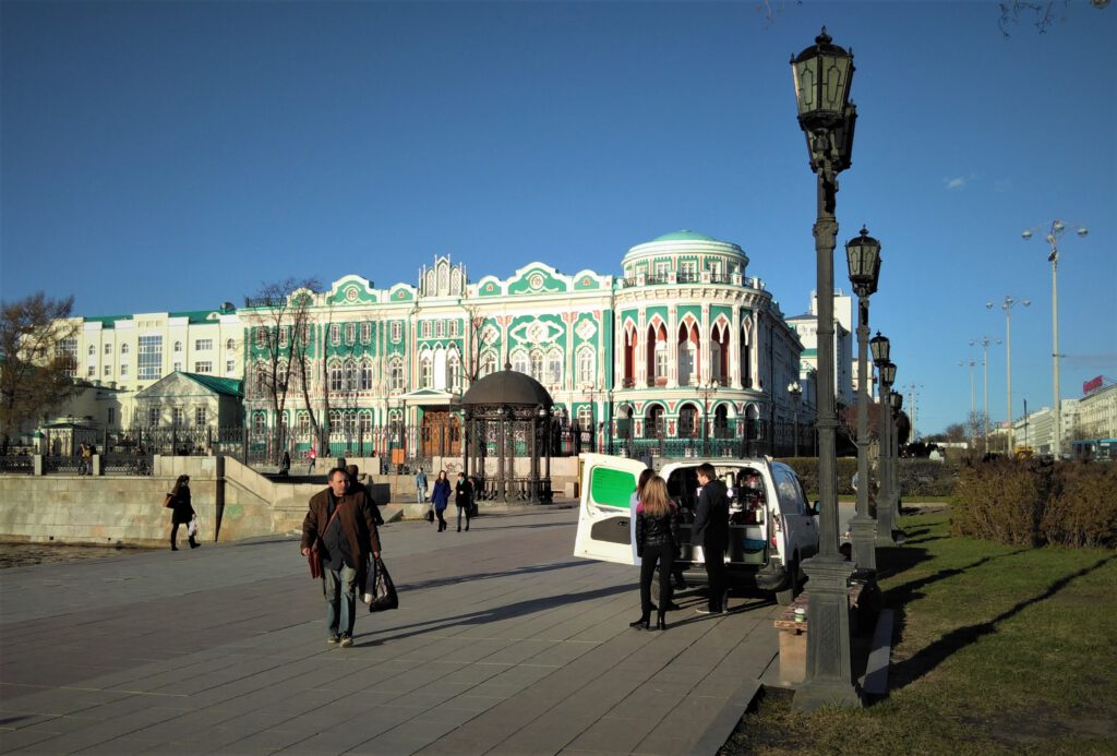 Fernansicht des Sewastyanow Haus in Jekaterinburg. 