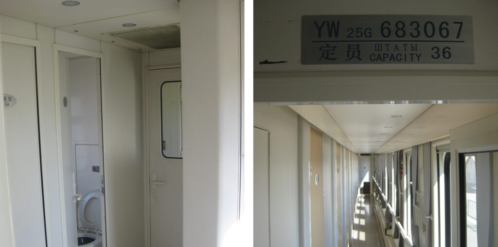 Im Inneren des Nachtzugs Ulan Bator Peking. Toilette und Gang im Abteilwagen der zweiten Klasse. 