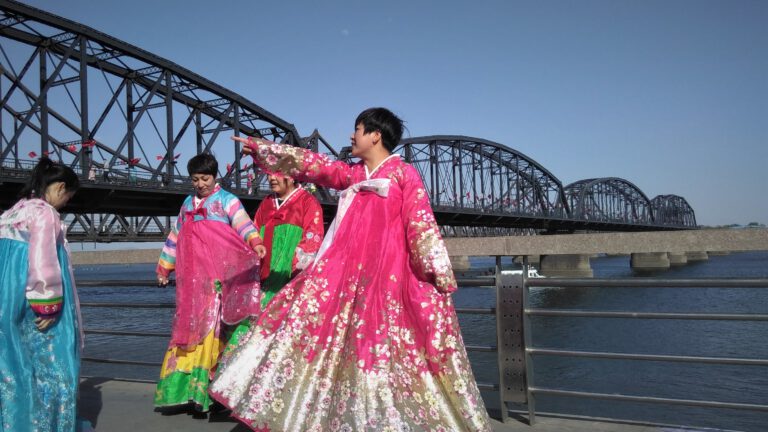 Brücke nach Nordkorea: Eine Zugreise in die Grenzstadt Dandong