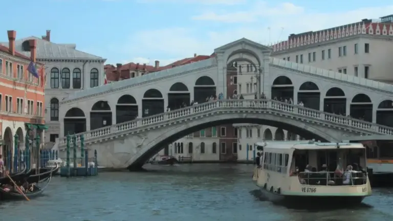 Mit dem Vaporetto Venedig erkunden | 2 coole Routen
