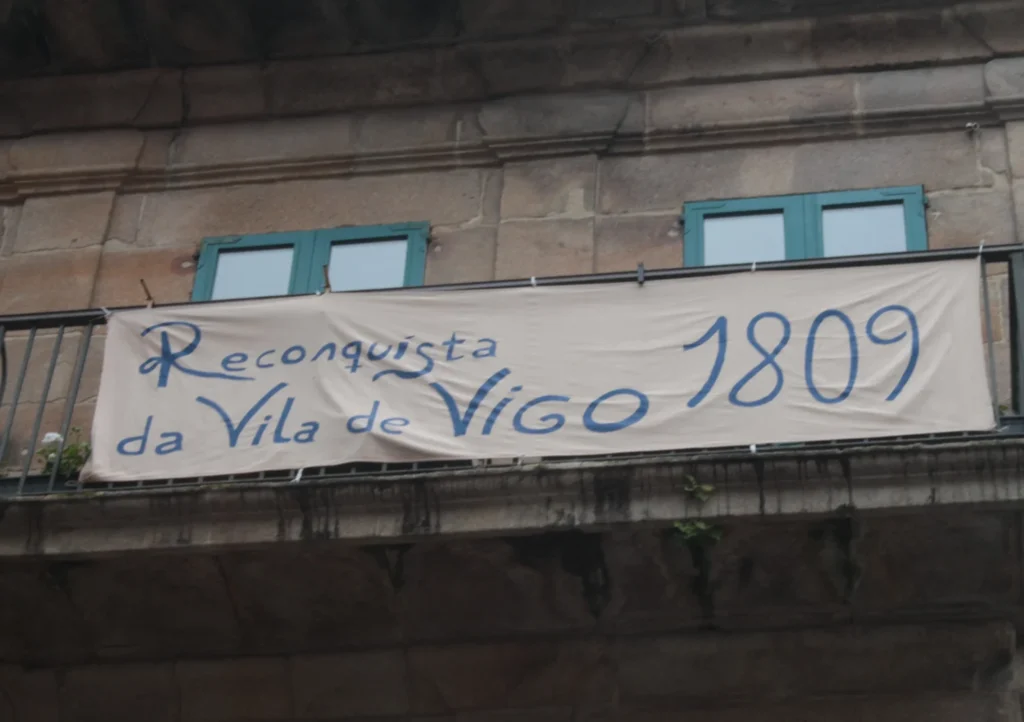 Banner an Balkongeländer "Reconquista da Vila de Vigo 1809"