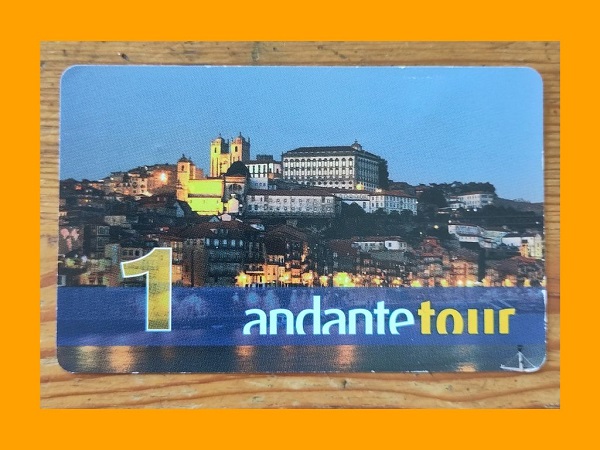 Adante Tour Card für Bus uns Metro in Porto. Foto der Stadt auf Karte.