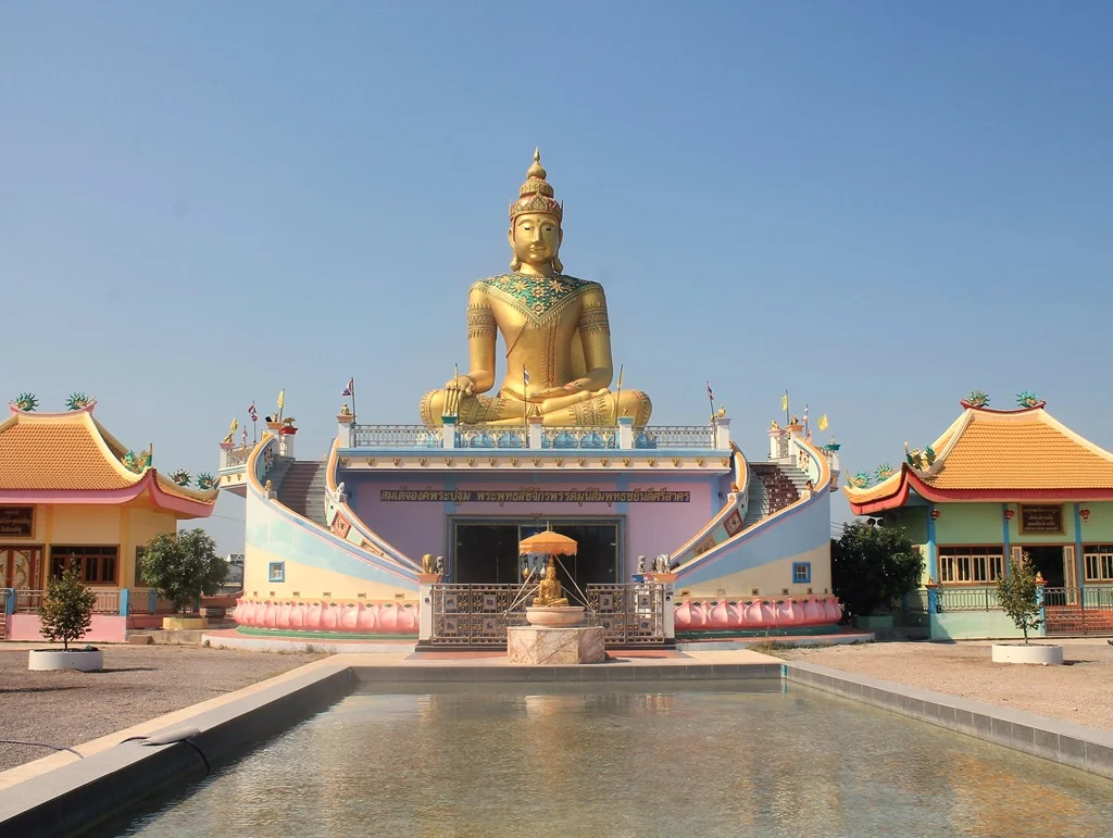 Buddha Statue im Tempel Wat Laem Suwannaram.